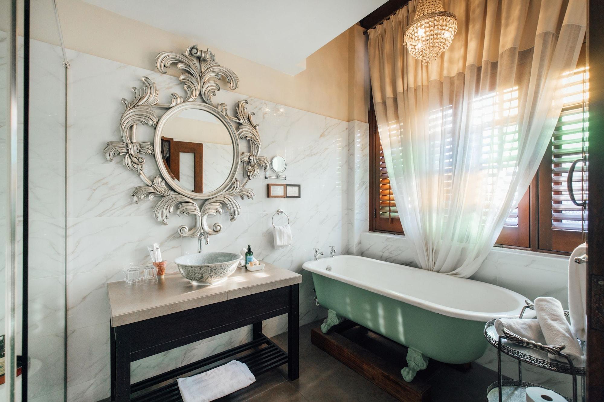 Campbell House 4*